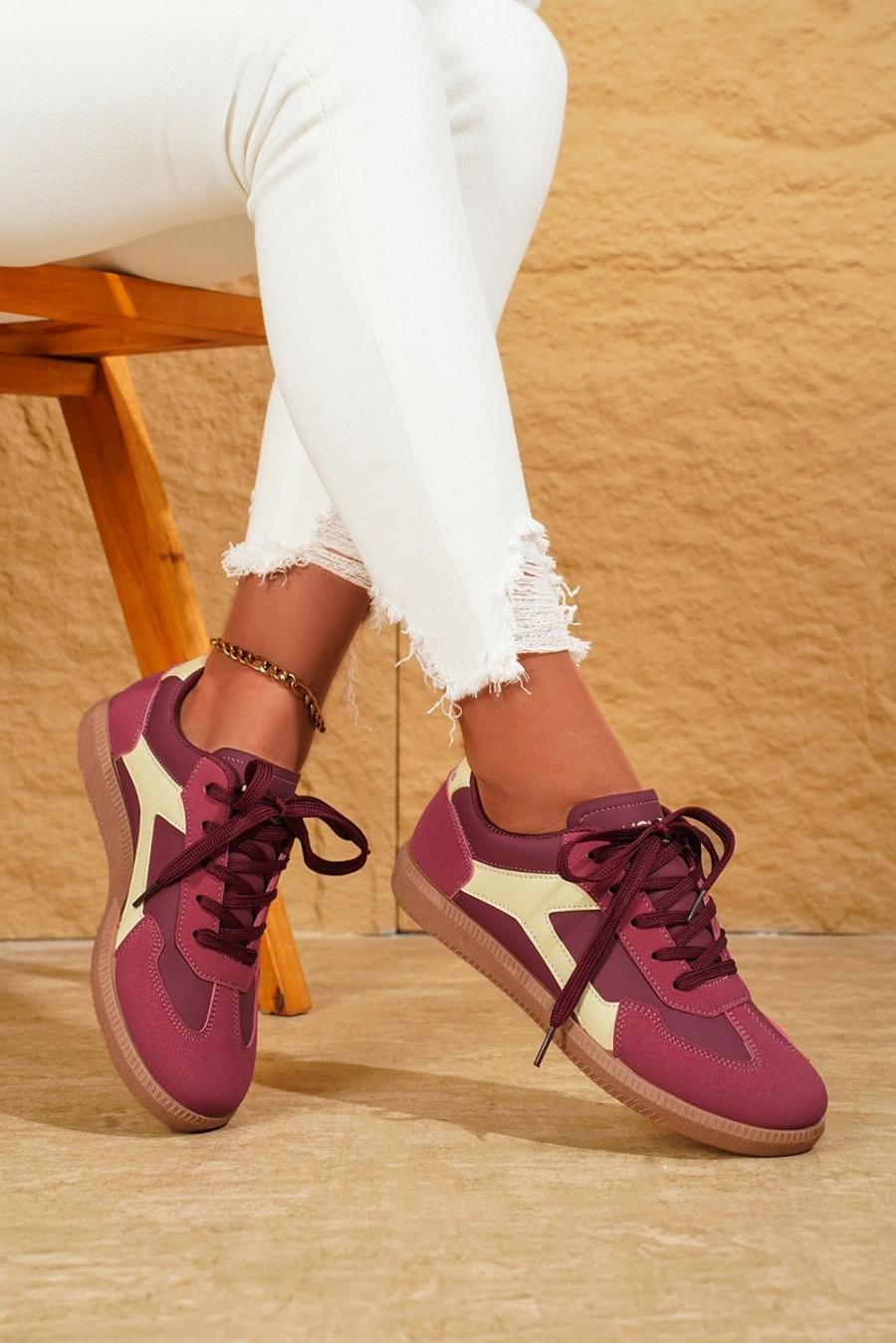 Femme Sneakers | Baskets Décontractées à Lacets En Cuir Pu Rouge Vif Avec Coutures Contrastées