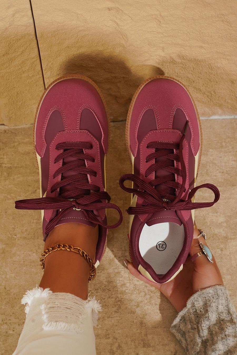 Femme Sneakers | Baskets Décontractées à Lacets En Cuir Pu Rouge Vif Avec Coutures Contrastées